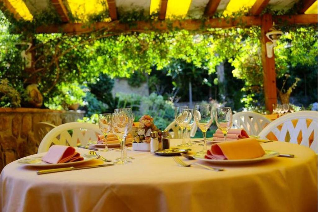 L' Escapade Hotel & Restaurant Le Pradet Luaran gambar