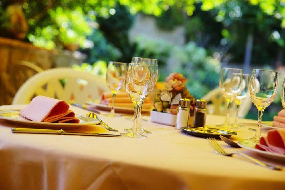 L' Escapade Hotel & Restaurant Le Pradet Luaran gambar